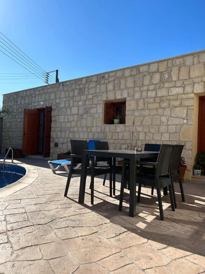 Fontana Traditional House Anarita Exterior photo