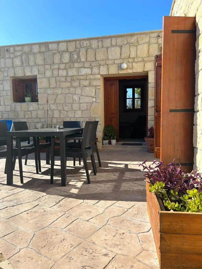 Fontana Traditional House Anarita Exterior photo