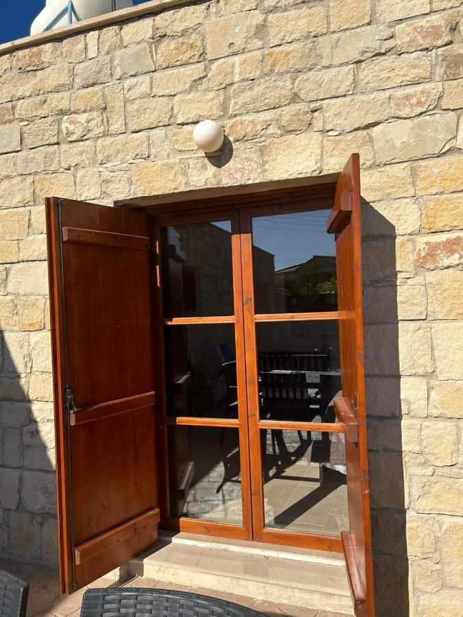 Fontana Traditional House Anarita Exterior photo